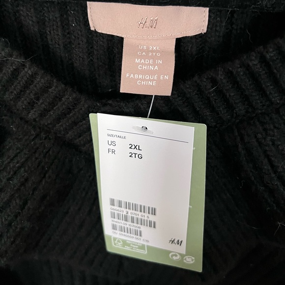 NWT H&M sweater with ruffle - Picture 2 of 3